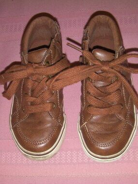 Child Shoes, size 9. Brown, Laces
